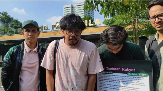 Ferry Irwandi ditemui di depan Gerbang Pancasila Gedung DPR, Senayan, Jakarta Pusat, Kamis (4/9/2025). [FTNews]
